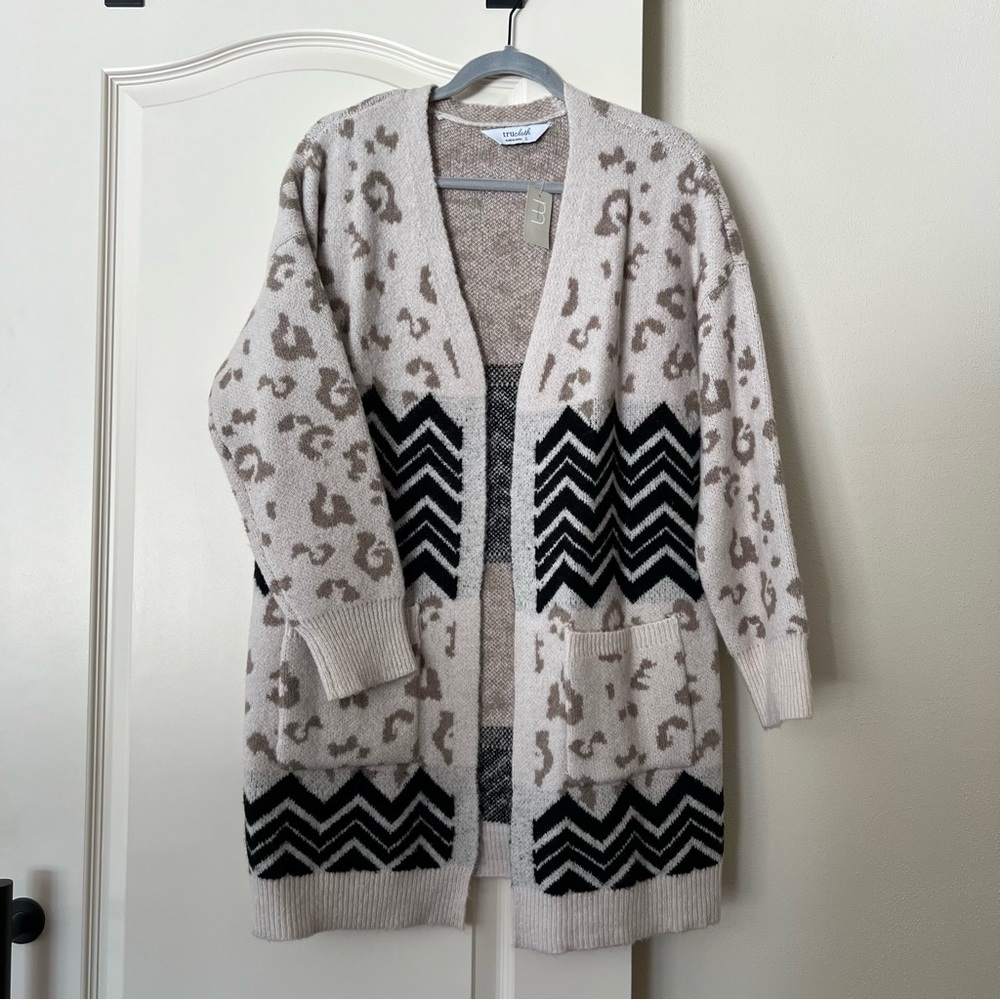 NWT Women’s Maurice’s Patterned Beige and Black Sweater Size L